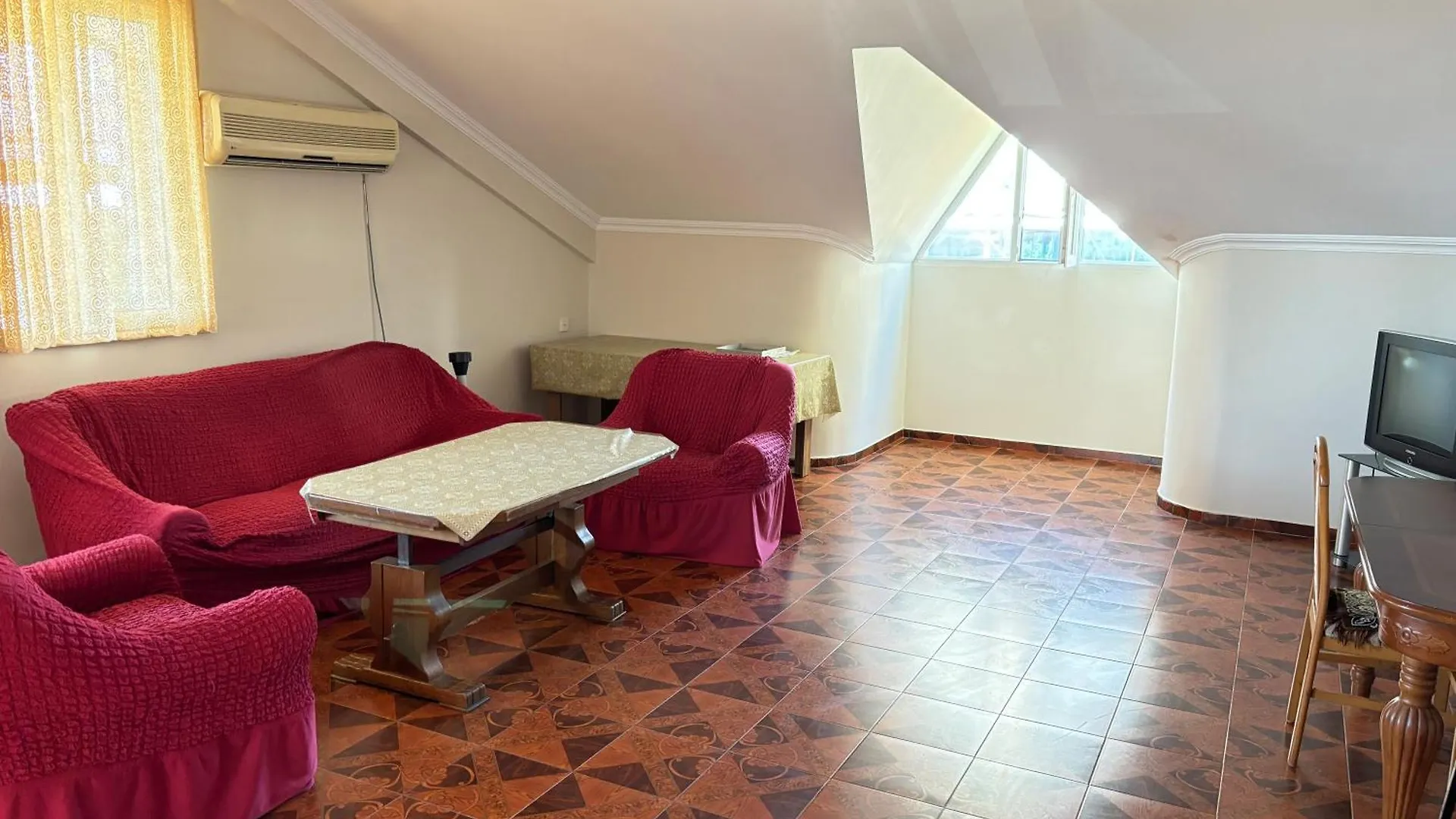 103 Angisa Street Guest House Batumi
