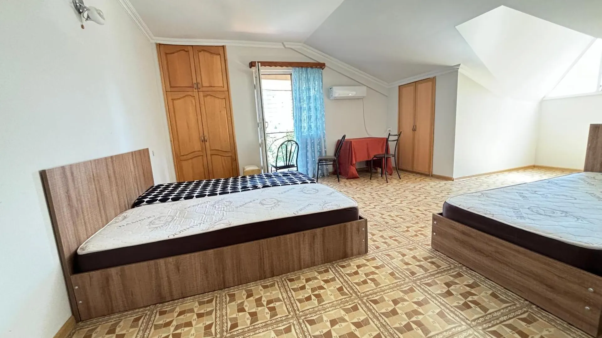 103 Angisa Street Guest House Batumi